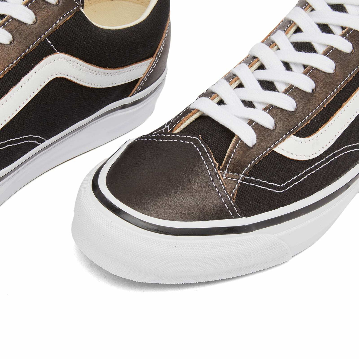 Vans Men's OTW Old Skool 36 Vibram in Black &White Vans