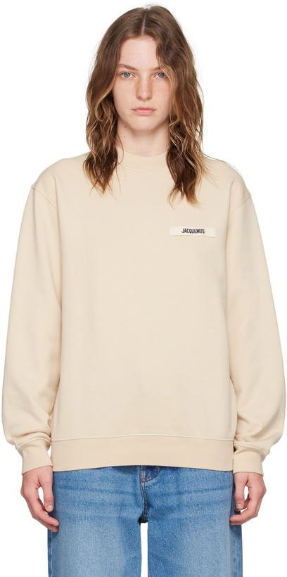 Photo: JACQUEMUS Beige Les Classiques 'Le sweatshirt Gros Grain' Sweatshirt