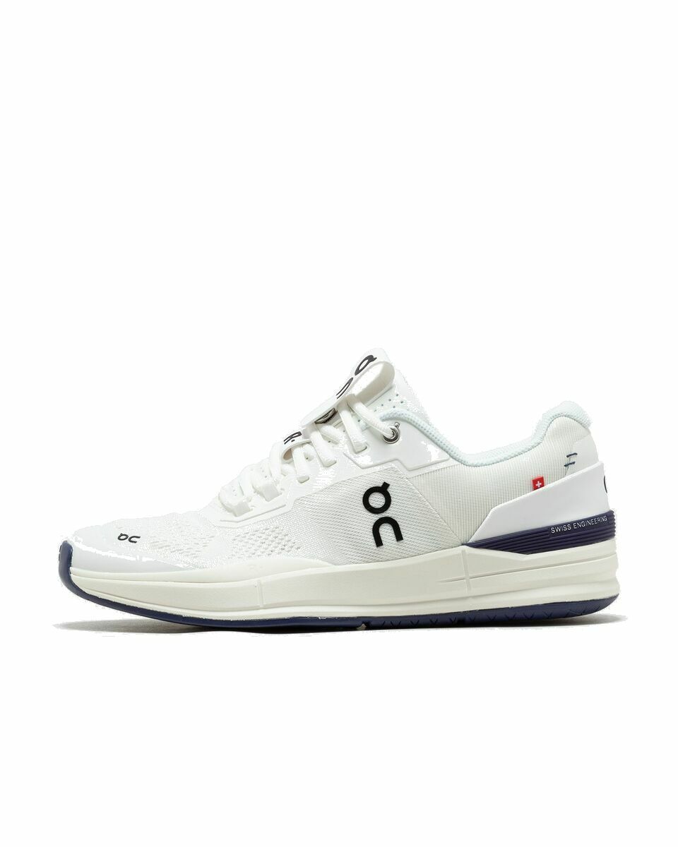 On The Roger Pro White - Mens - Lowtop On