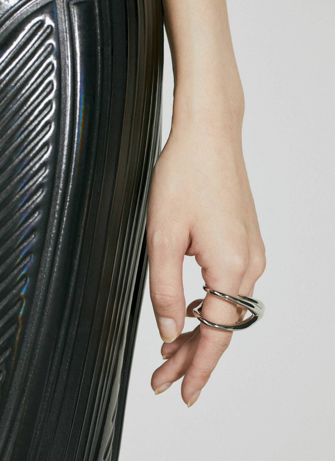 Mugler V Ring