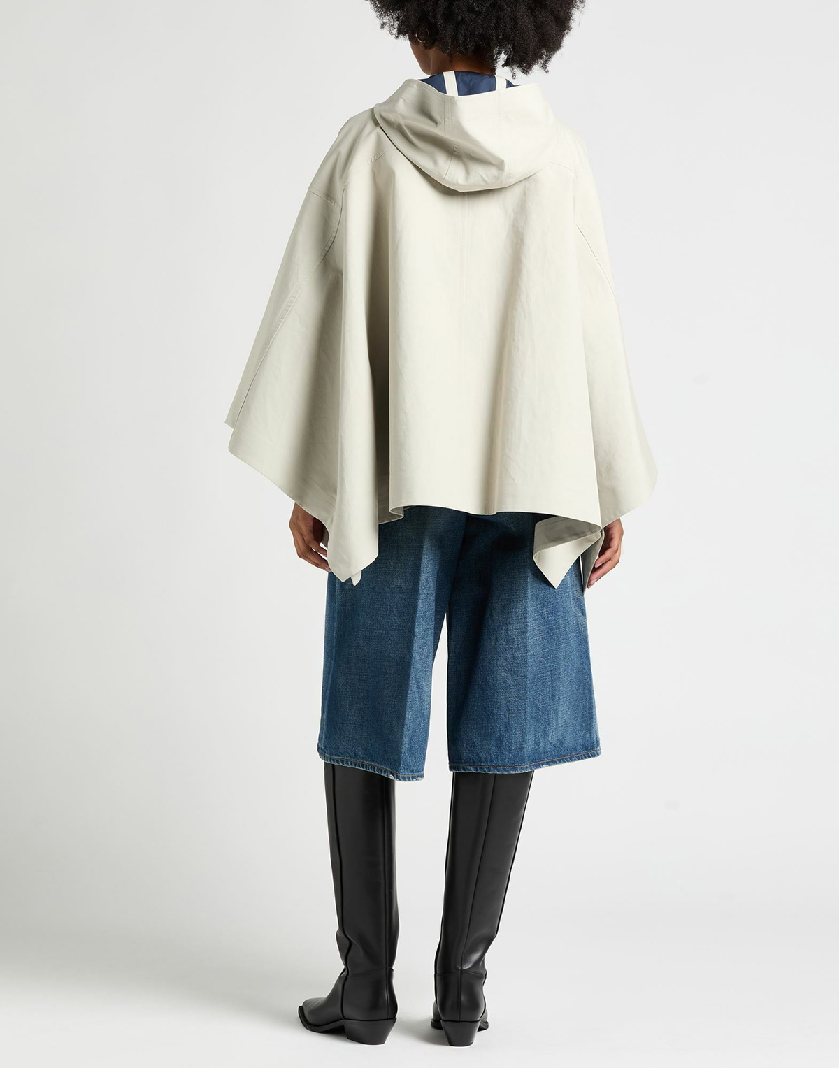 Brunello Cucinelli Womens Cape in Beige