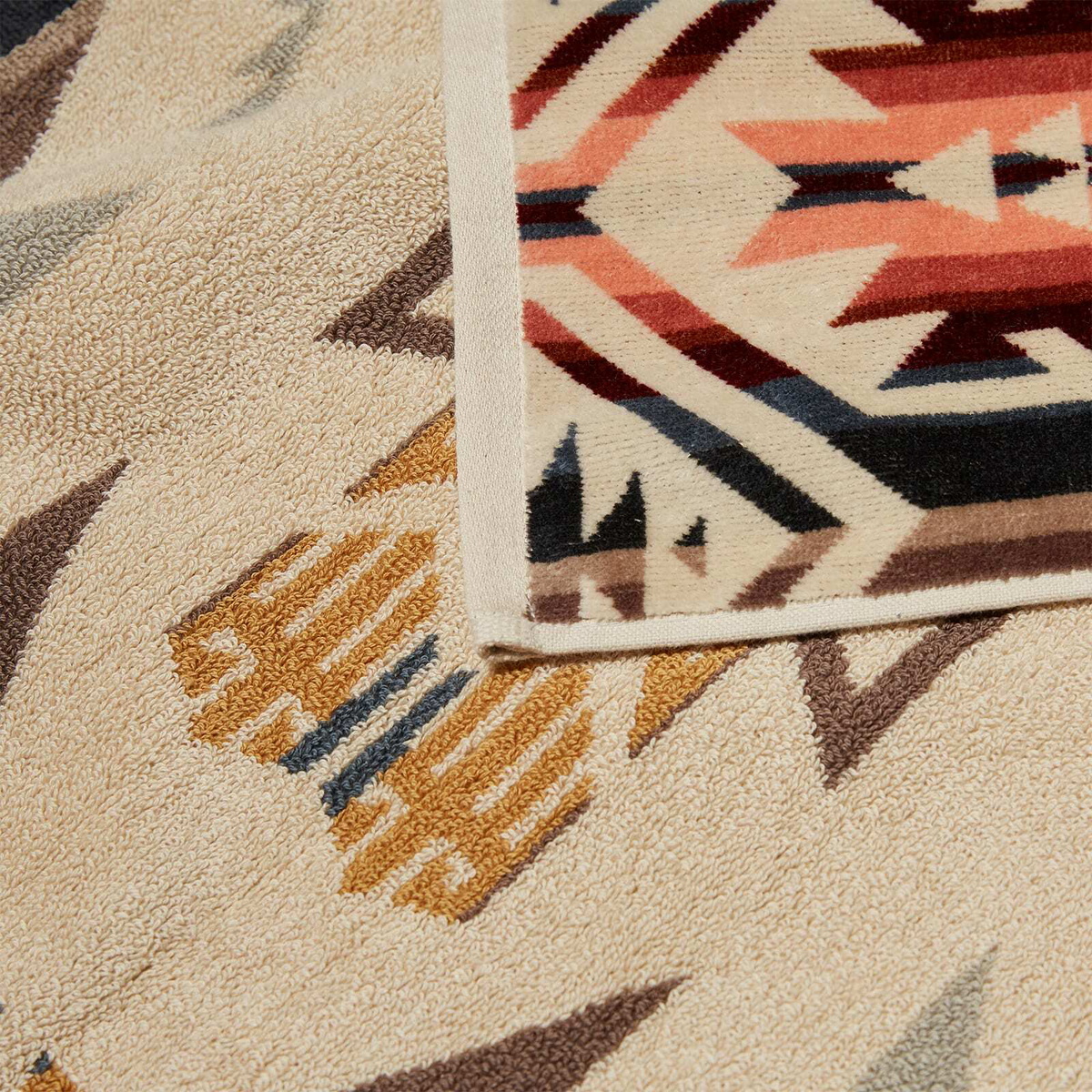 Pendleton Jacquard Bath Towel in White Sands 