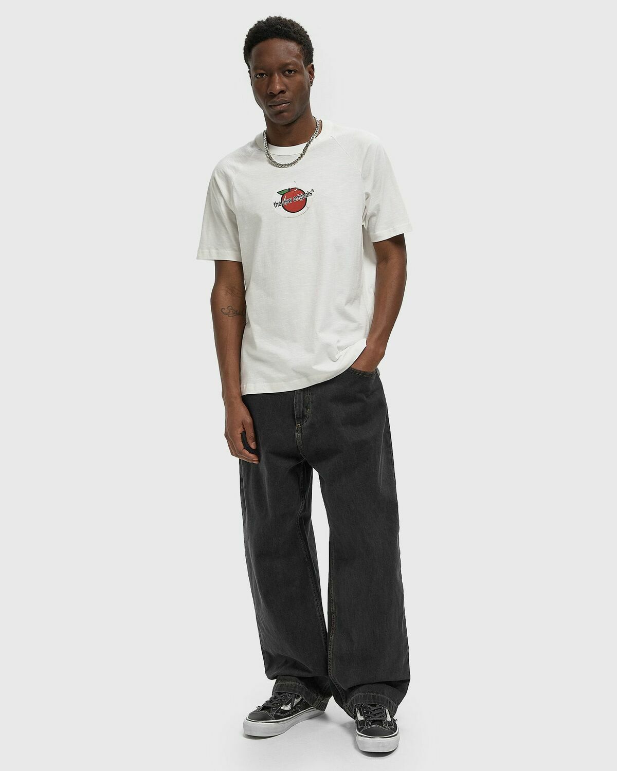 The New Originals APPLE STICKER RAGLAN TEE White Mens Shortsleefe
