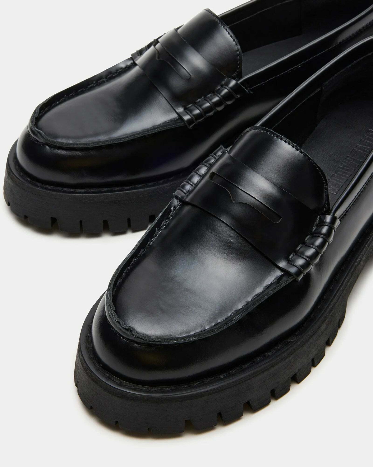 Steve Madden Langsten Flats in Black