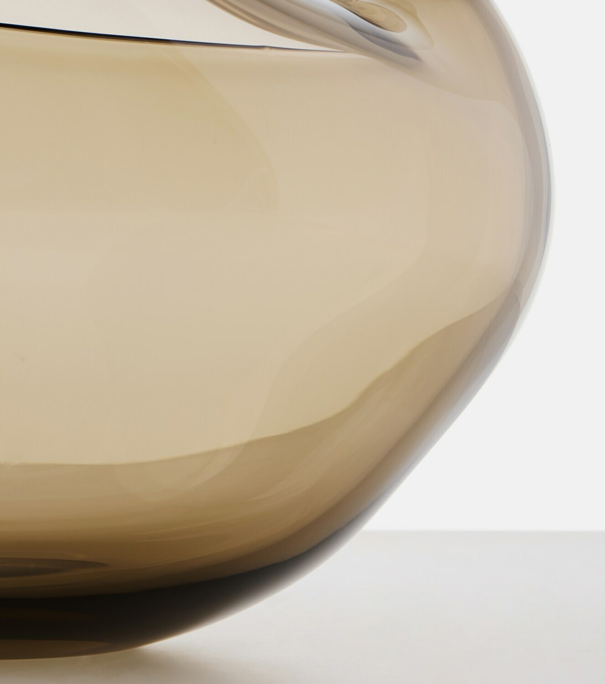 Alexa Lixfeld Gravity glass vase