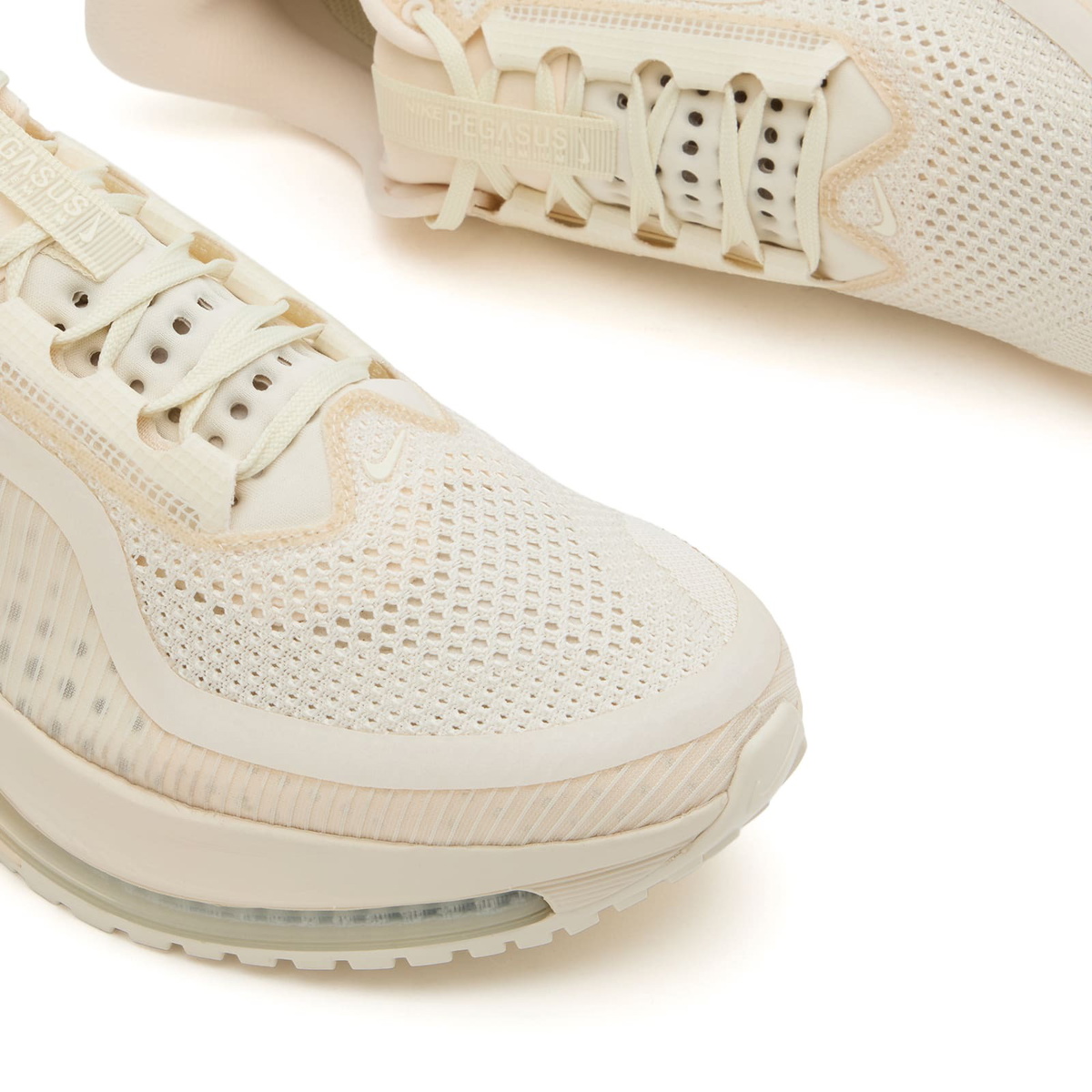 Nike Pegasus Premium Sp Sneaker in Natural/Mushroom/Black