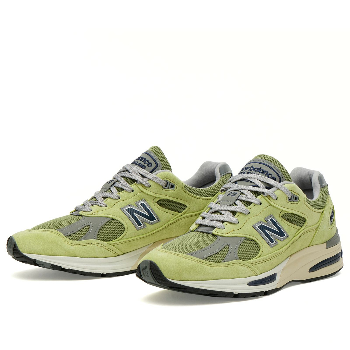 New Balance 991v2 Sneaker in Green Banana/Moss