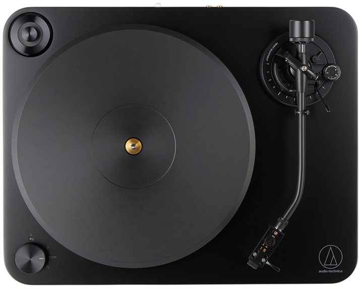 Photo: Audio-Technica Black AT-LP7 Belt-Drive Turntable