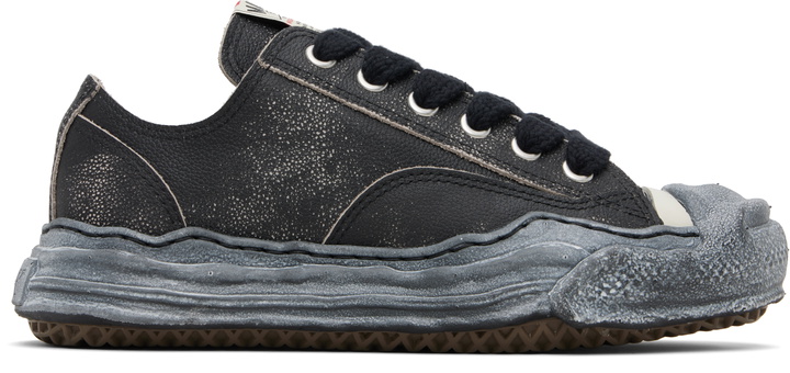 Photo: Maison MIHARA YASUHIRO Black 'Hank' OG Sole Shrink Leather Low-Top Sneakers