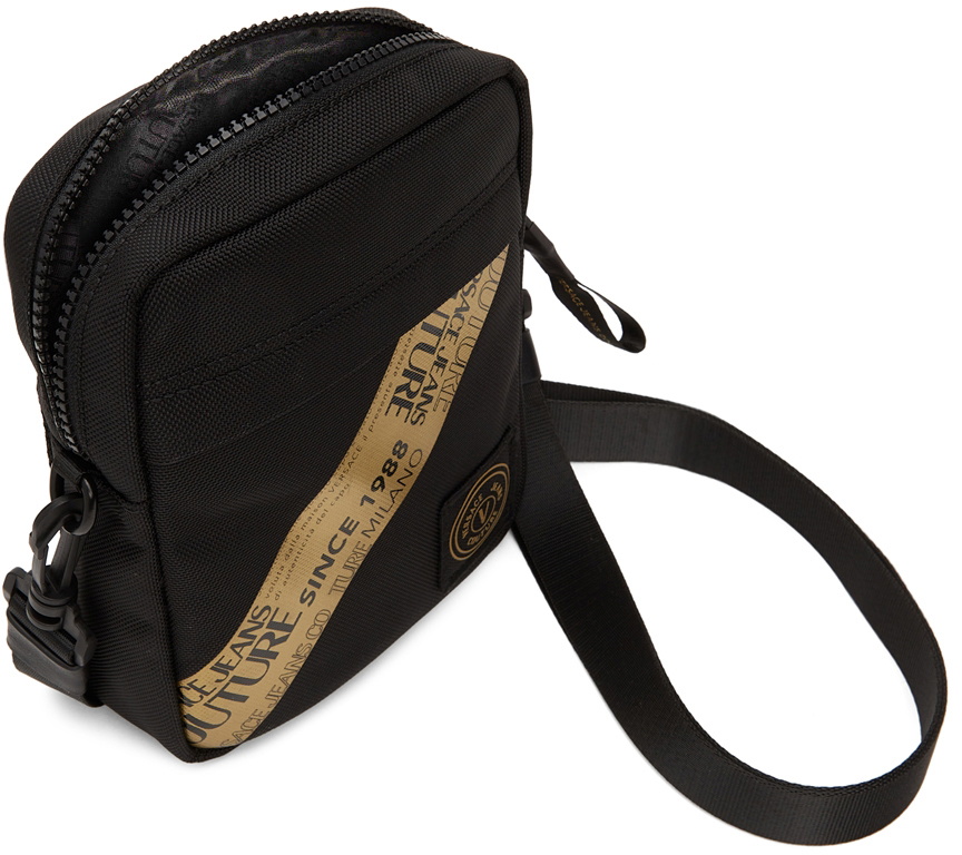a special pouch is attached to each pair of shorts - GenesinlifeShops KN -  Black Versace Jeans Miami Felpa corta con scritta Couture e ricami  Balenciaga