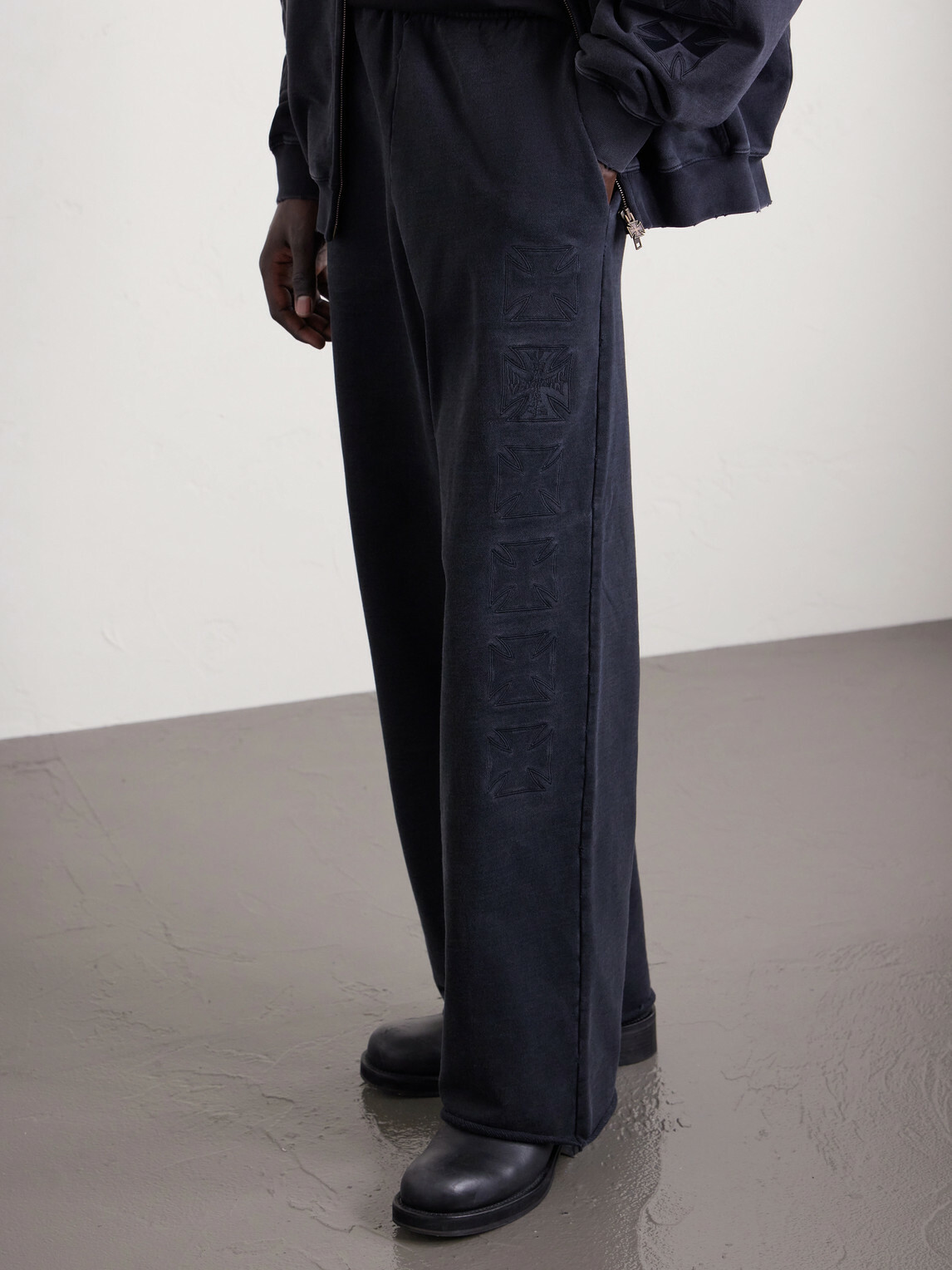 VETEMENTS - Straight-Leg Logo-Embroidered Cotton-Jersey Sweatpants - Black