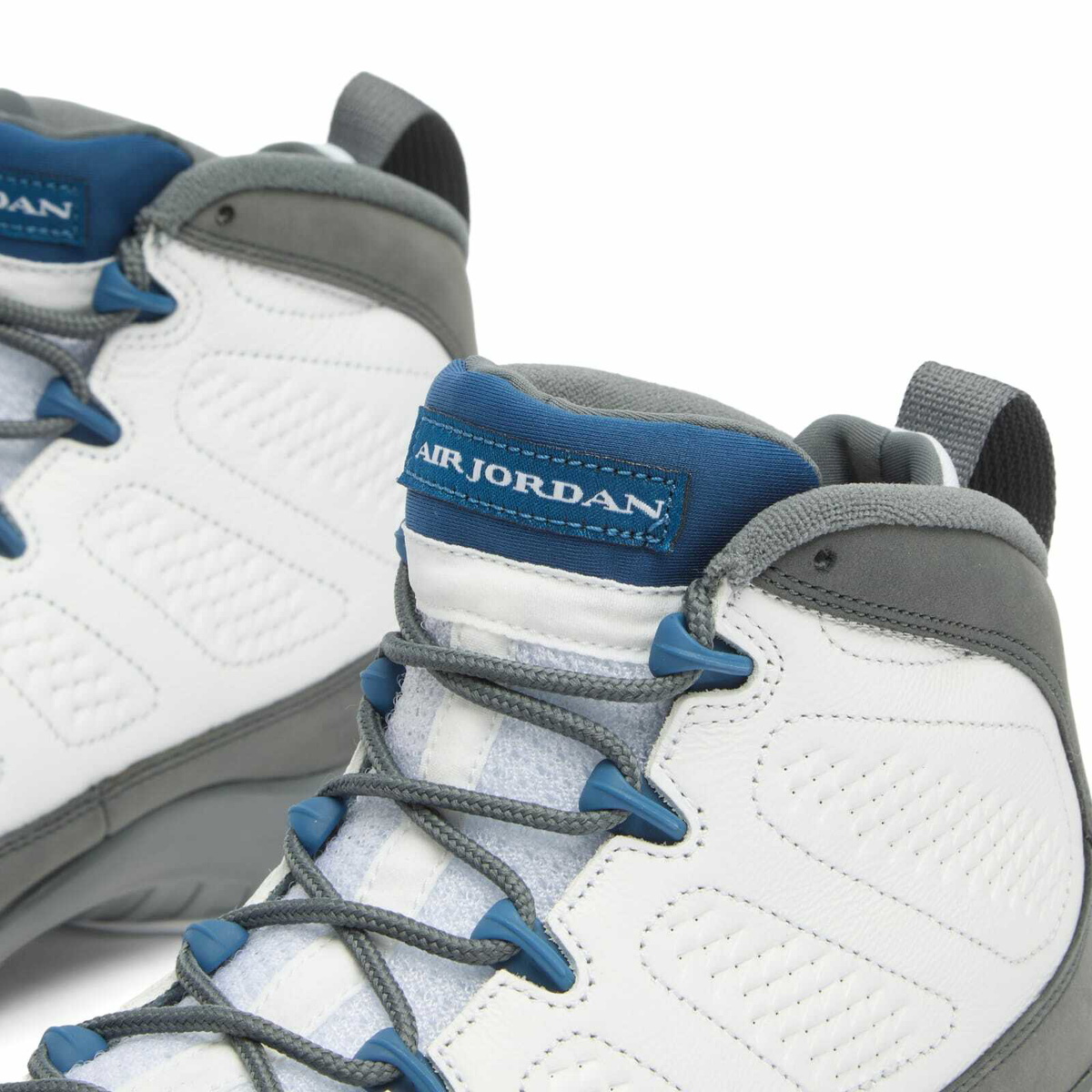 Air Jordan Men's 9 Retro Sneaker in White/Blue/Grey