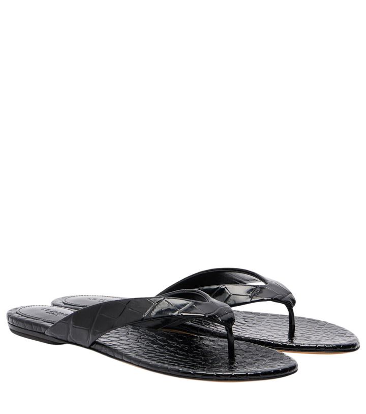 Photo: Le Monde Béryl Croc-effect leather thong sandals