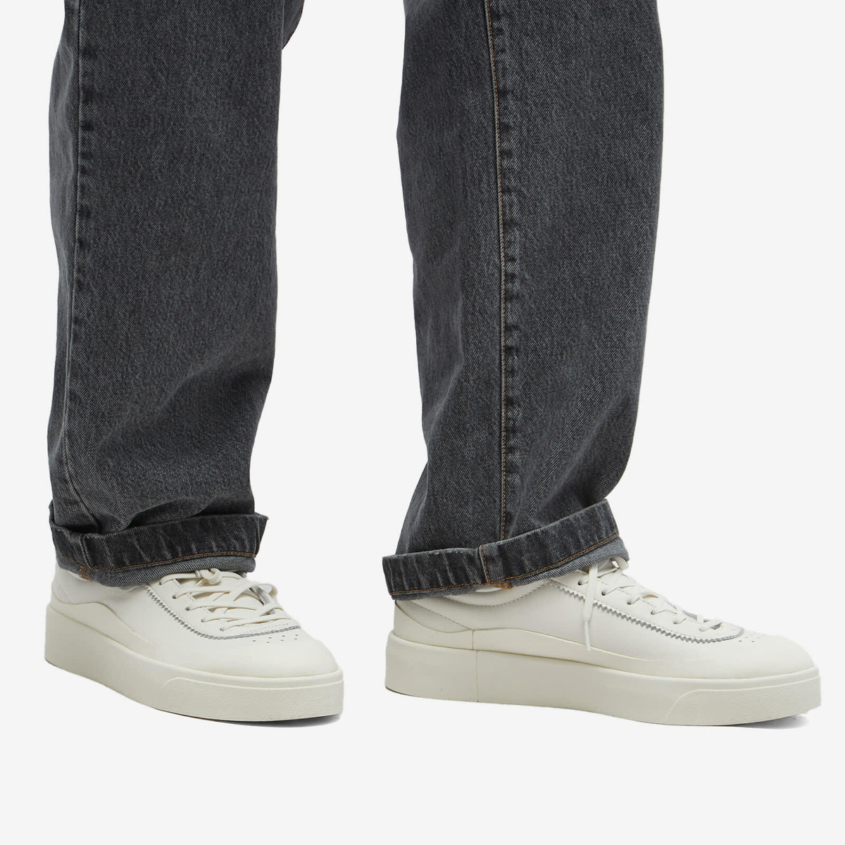 ★関税込★adidas★ADIDAS ORIGINALS NUCOMBE WHITE★22-29cm★ Adidas Men's Nucombe Sneakers in White/Off White adidas