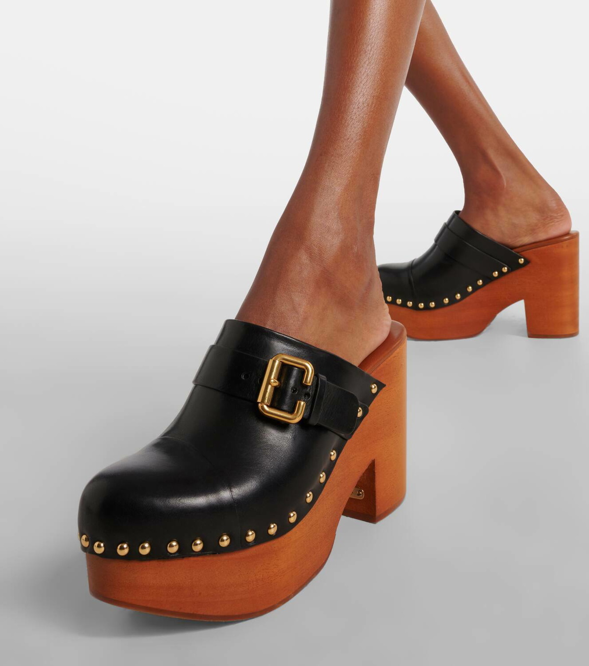 【Chloe】 Jeannette studded leather clogs Jeannette studded leather clogs in black - Chloe | Mytheresa