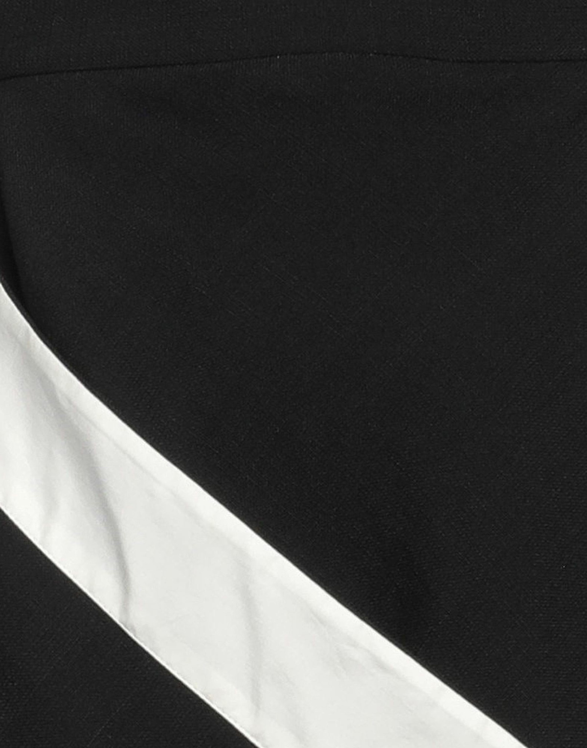 Quira Womens Midi skirt in Black