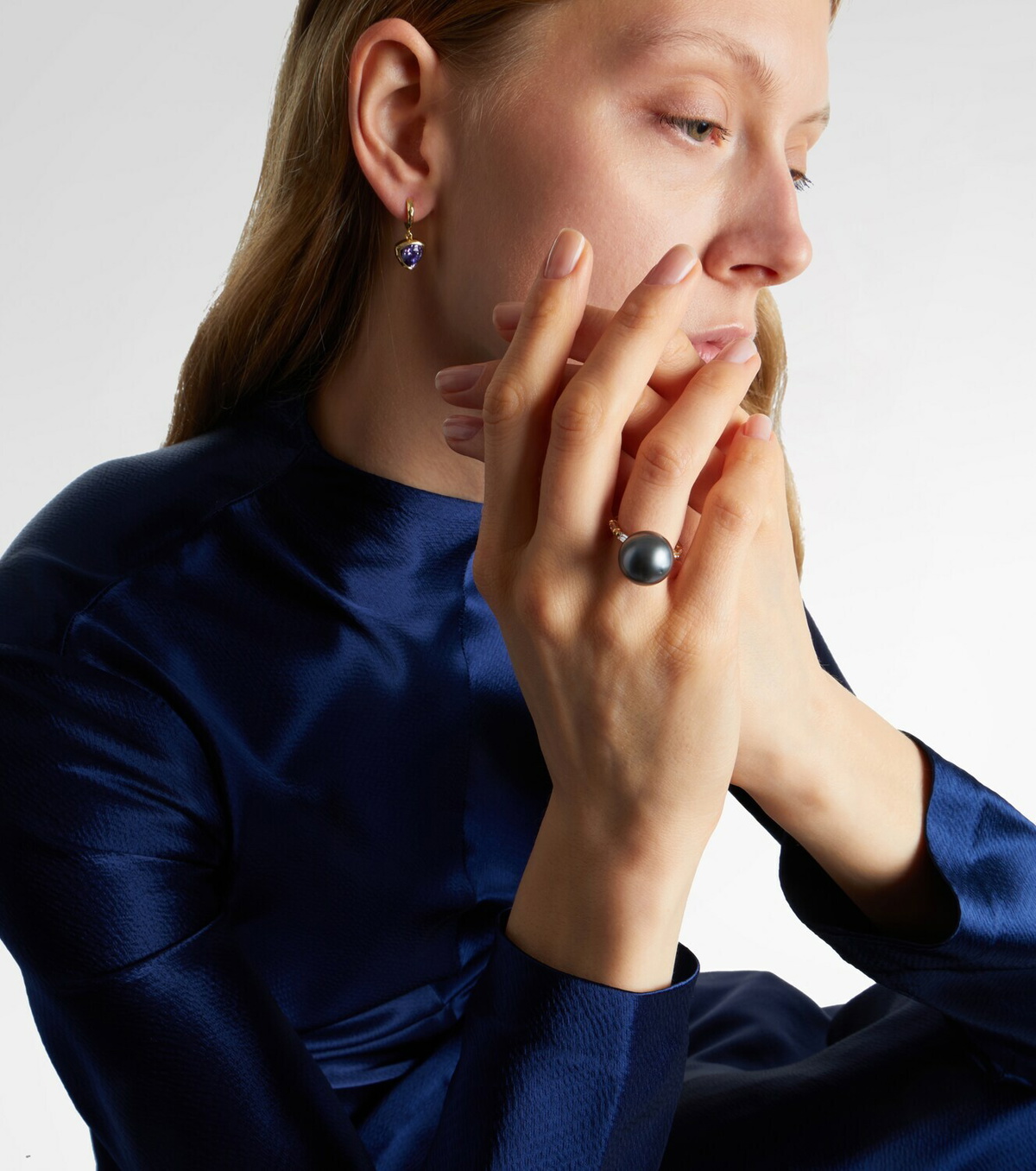 Suzanne Kalan 18kt gold ring with pearl and diamonds