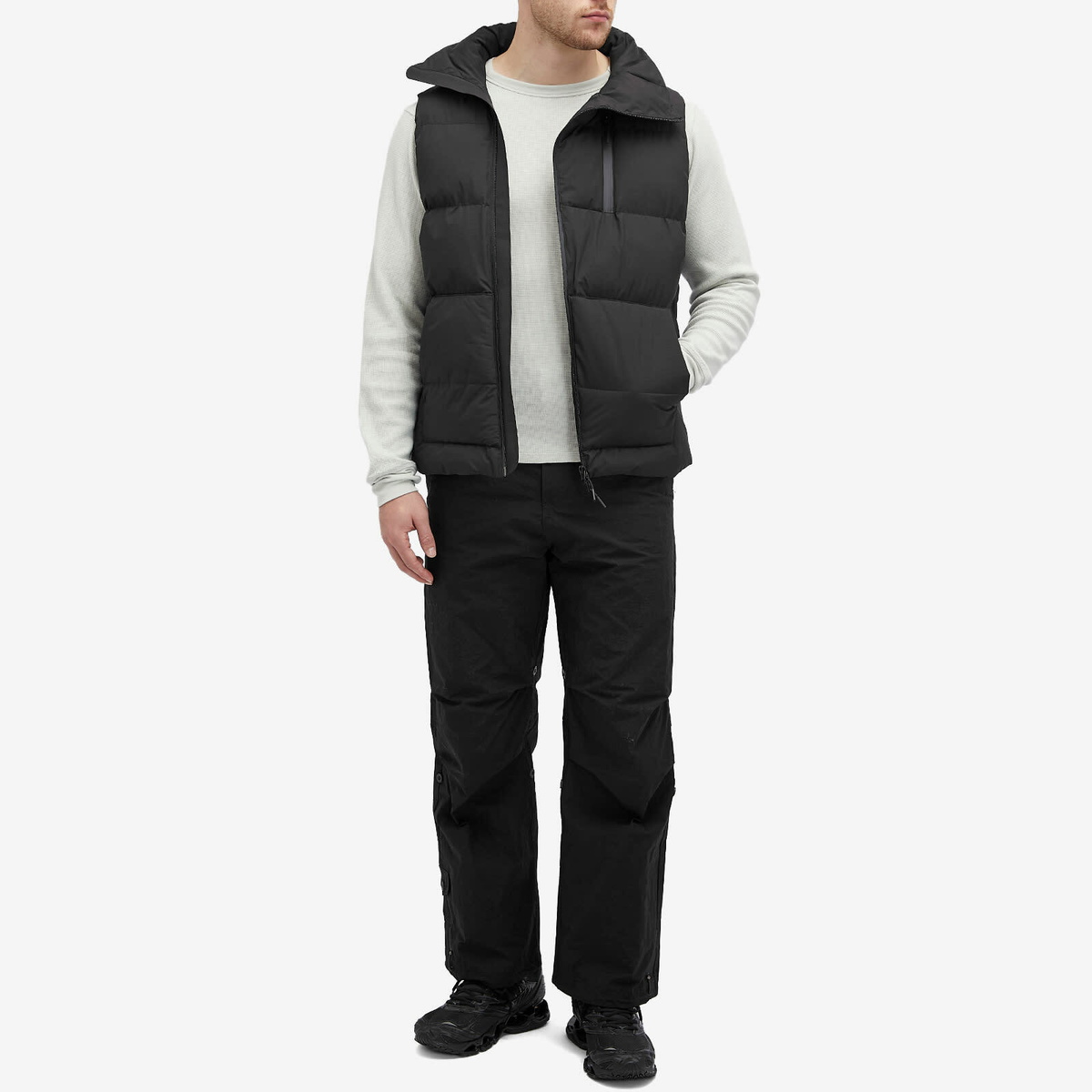 激安挑戦！！ Tech Padded Men's Maharishi Vest Maharishi Black in ジャケット・アウター