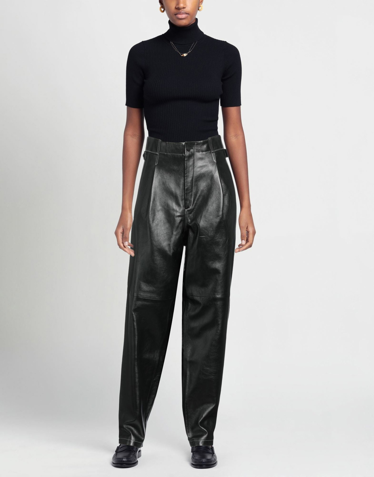 The Mannei Womens Pants in Black