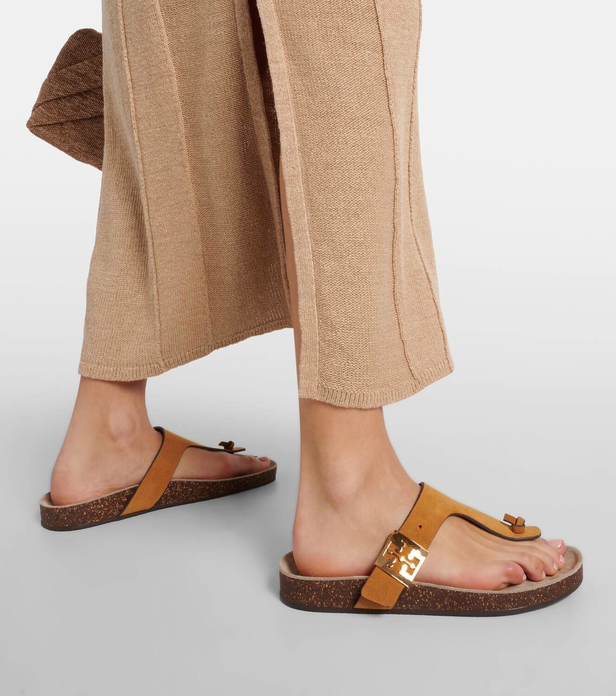【TORY BURCH】 MELLOW THONG SANDAL Amazon.com | Tory Burch Women's Mellow Thong Sandal Flat