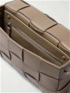 Bottega Veneta - Cassette Intrecciato Leather Messenger Bag - Brown