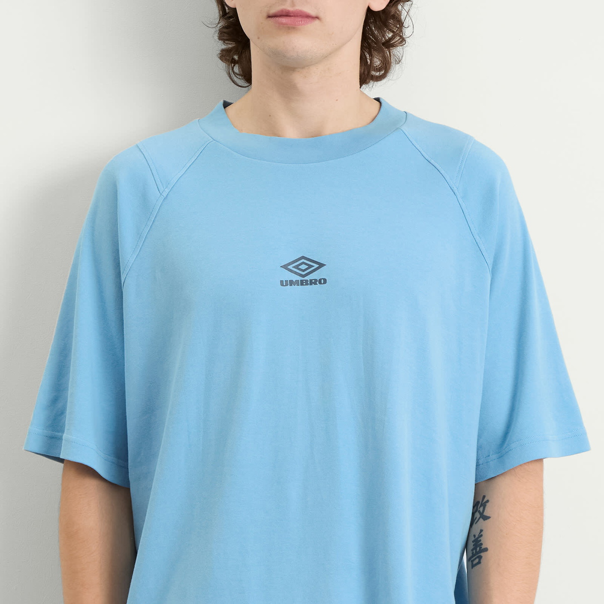 Umbro Men's Washed High Neck Boxy T-Shirt in Vista Blue
