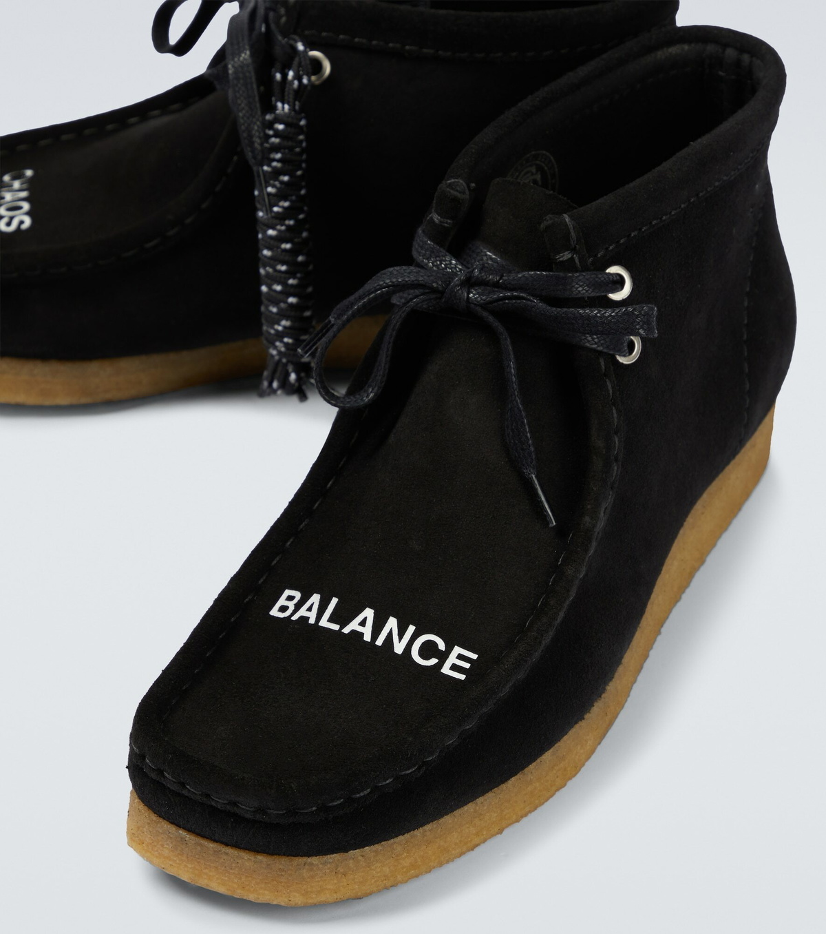 Clarks×UNDERCOVER Wallabee Boot x Undercover Wallabee suede boots in beige - Clarks