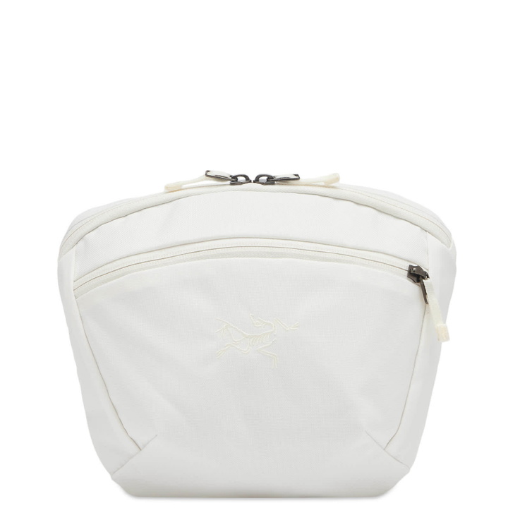 Photo: Arc'teryx Mantis 2 Waist Pack in Whiteout 