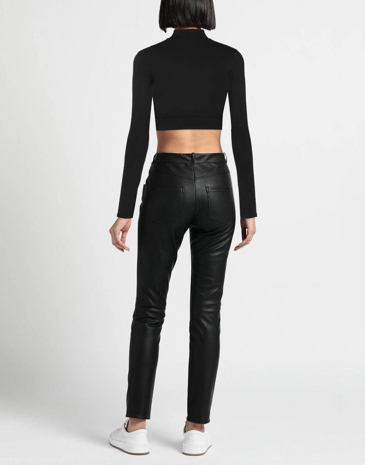 Kimhekim Womens T-shirt in Black