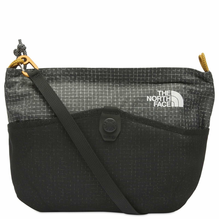 Photo: The North Face Men's Clyffe Shoulder Bag in Anthracite Grey/Tnf Black 