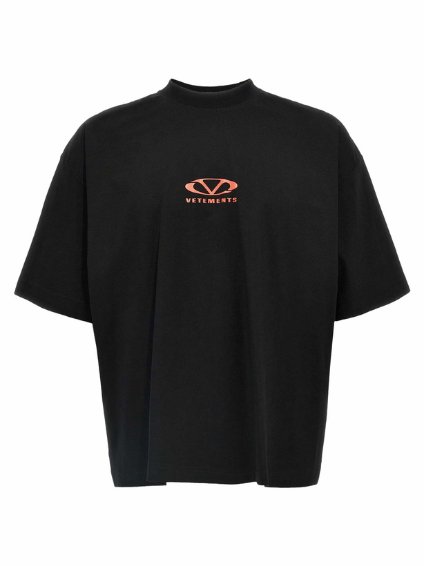 Photo: VETEMENTS oval Logo T-shirt