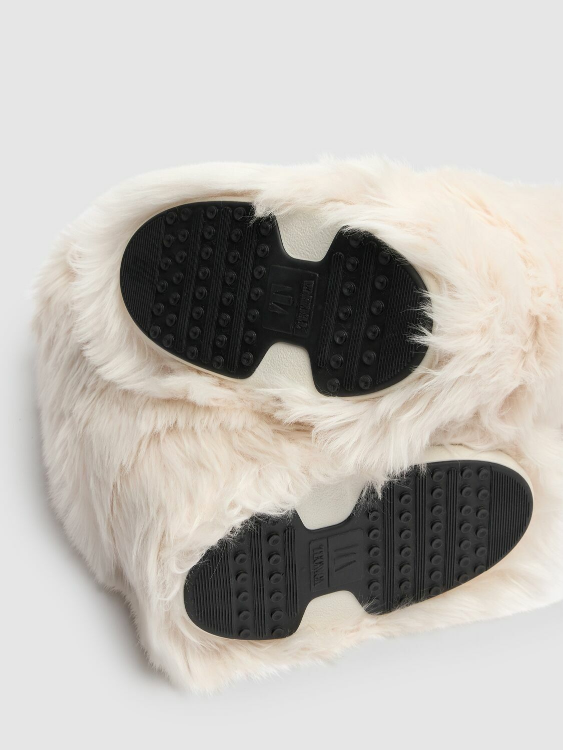 【関税込み】Moon Boot ホワイト Icon Yeti ロングブーツ Moon Bootのホワイト Icon Yeti ロングブーツがセール中