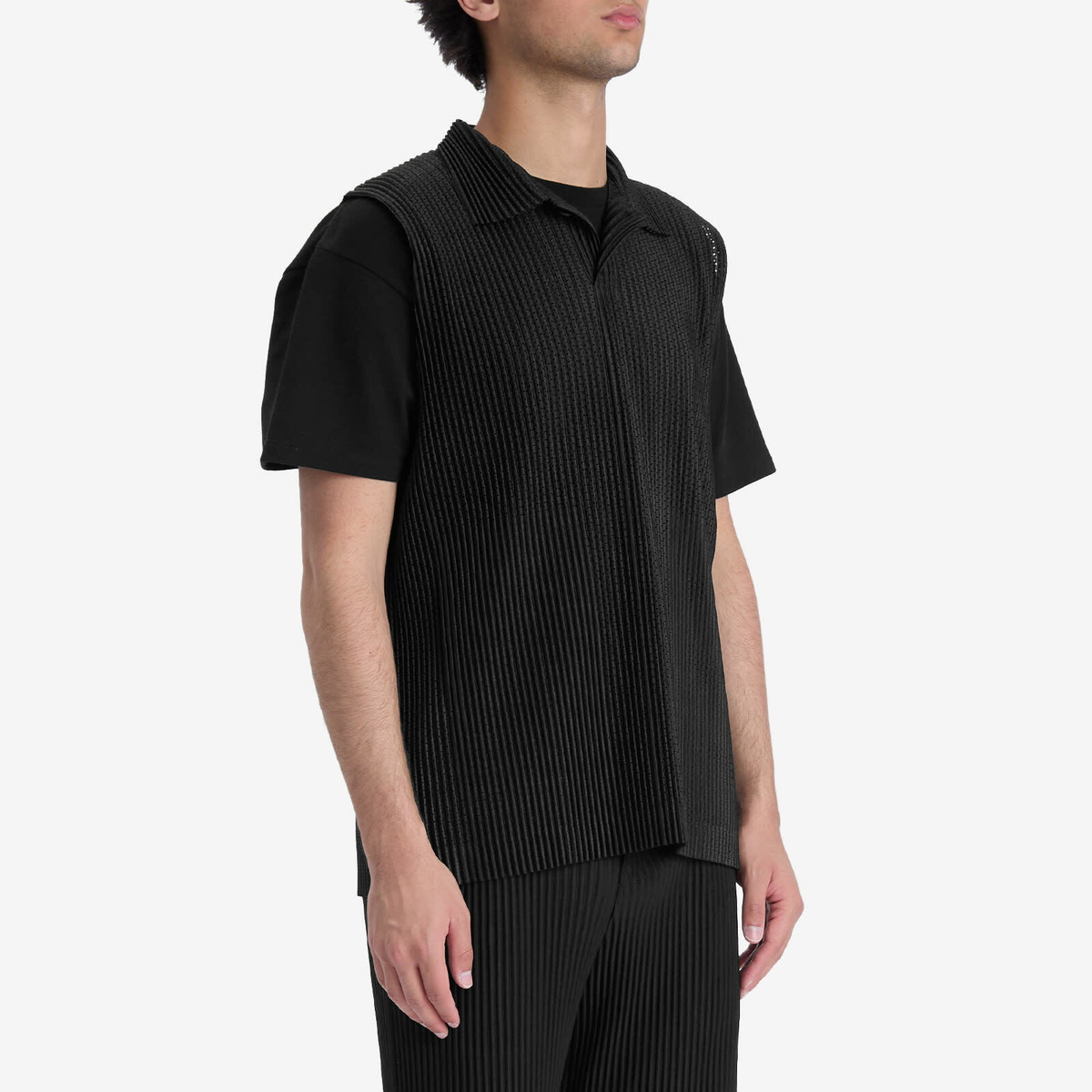 Homme Plissé Issey Miyake Men's Pleated Mesh Vest in Black