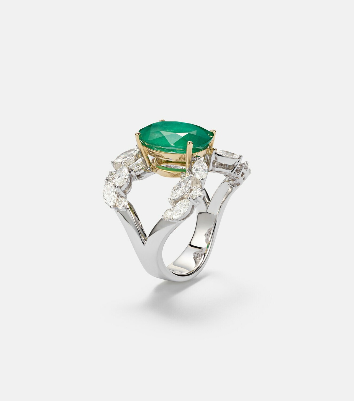 Yeprem 18kt white gold (750/1000) ring with diamonds and emerald