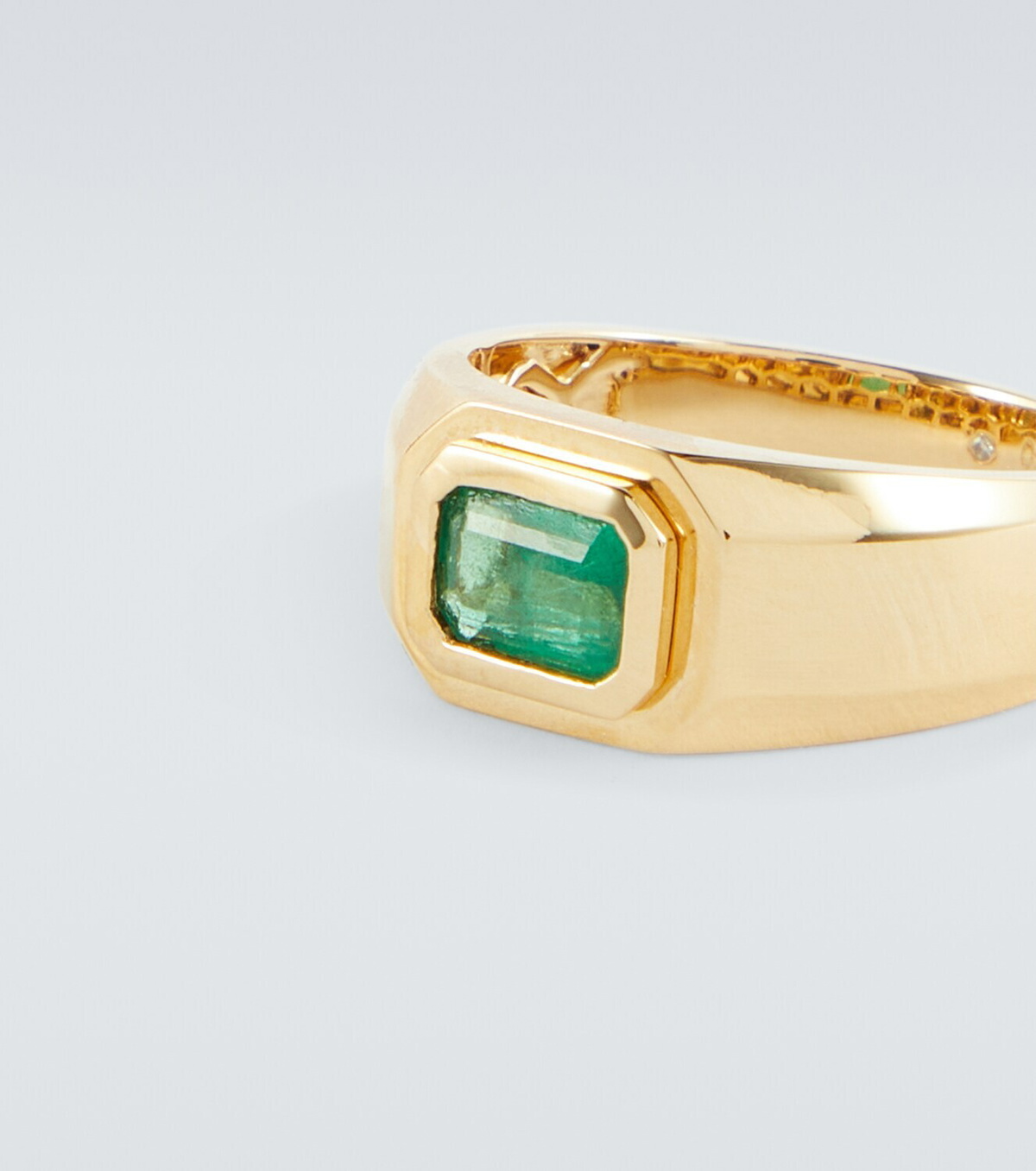 Shay Jewelry Champion 18kt gold ring with emerald