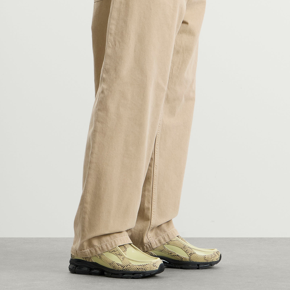 New Balance 1890A Sneaker in Morel/Black
