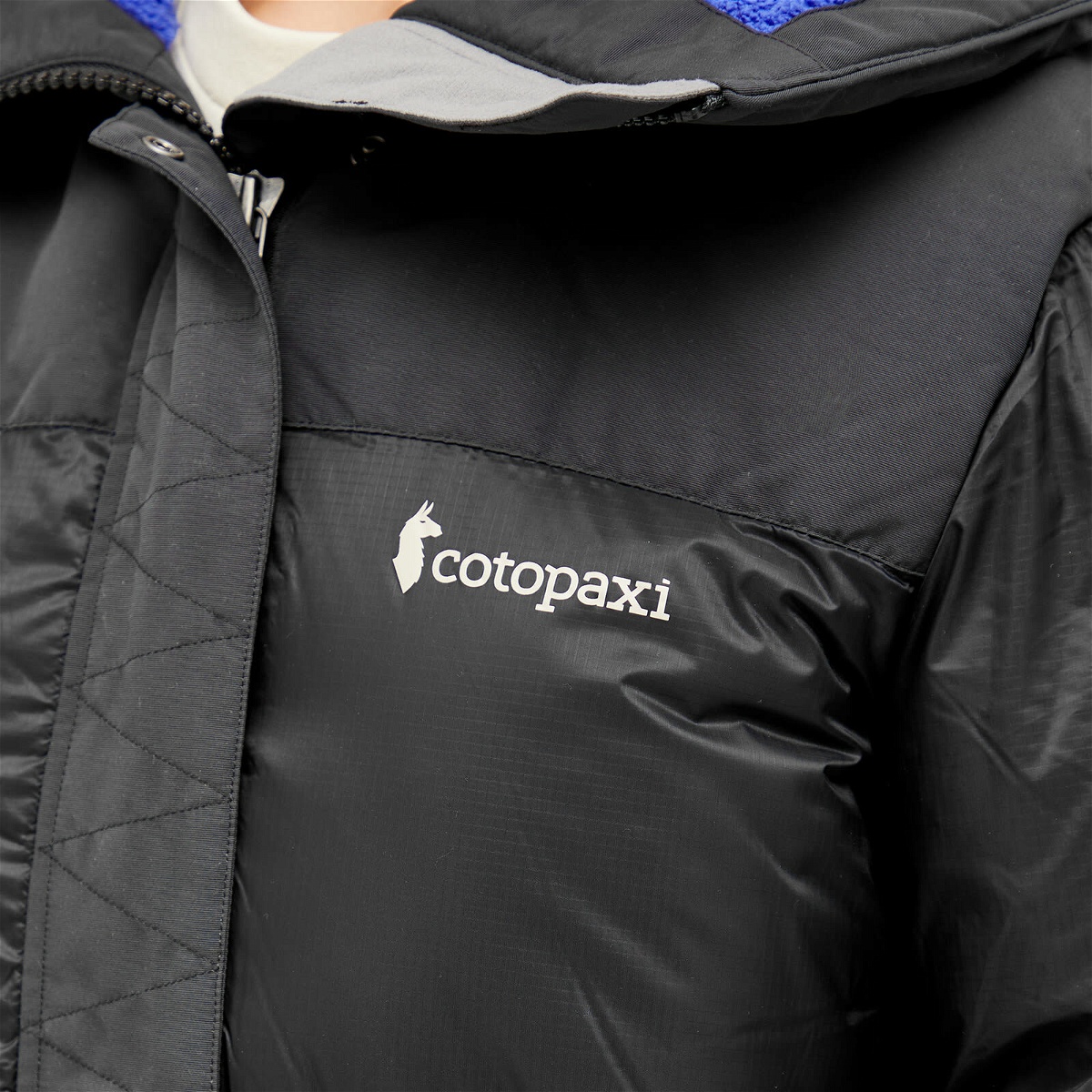 Cotopaxi Women's Solazo Down Parka Jacket in All Black Cotopaxi