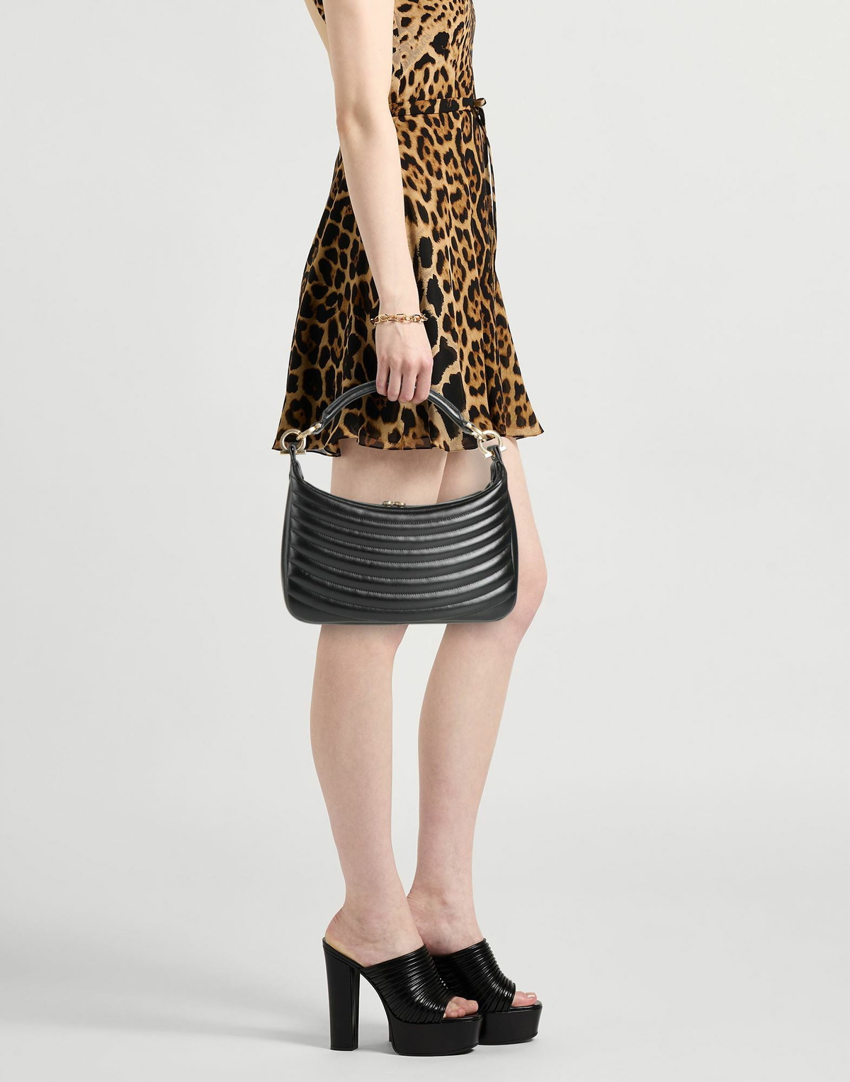 Ferragamo Womens Shoulder bag in Black