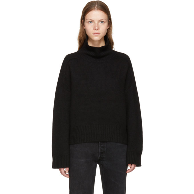 Photo: Wendelborn Black Oversized Cashmere Turtleneck