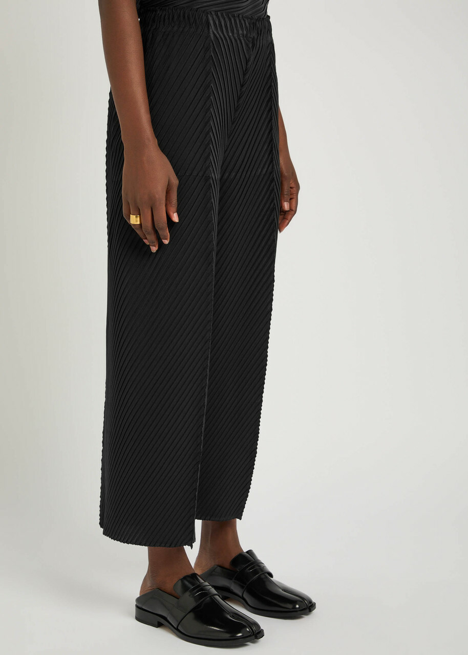 Issey Miyake Pleated Crepe-plissé Trousers Black