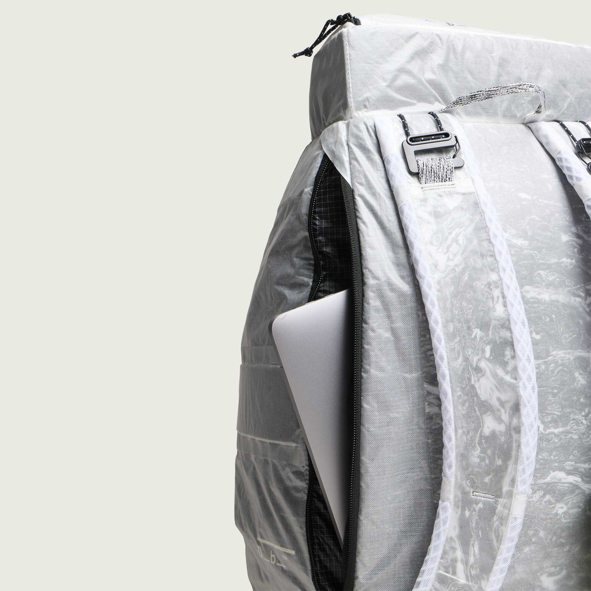 Db Journey Weigh Lighter Hugger Backpack 30L in Monochrome