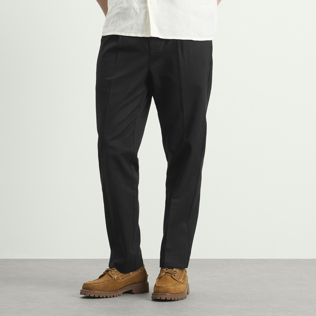 Wax London Men's Aubyn Pleated Trousers in Black