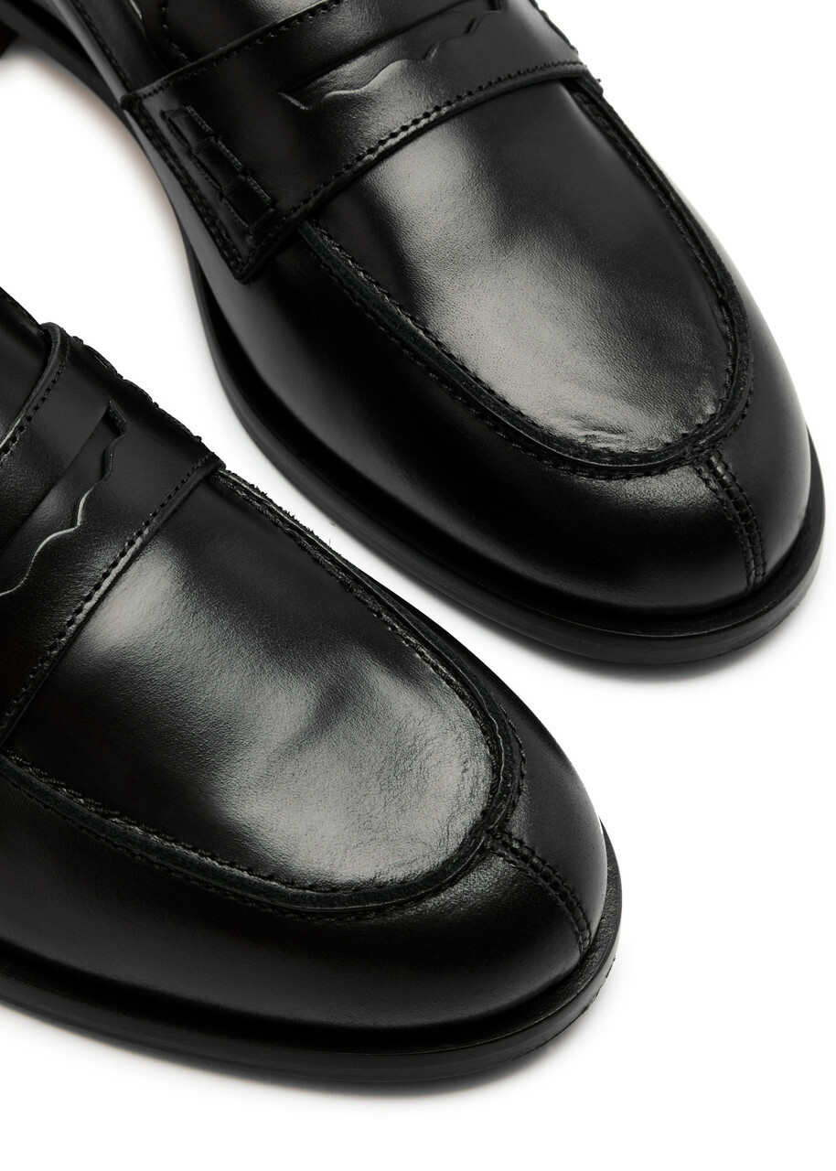 Aeyde Oscar 25 Leather Loafers Black