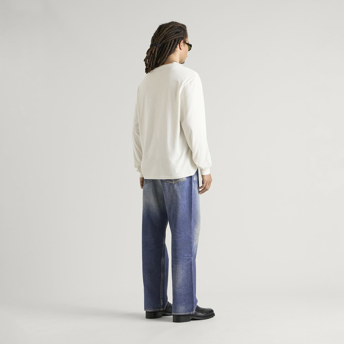 END. Worn Established LS T-shirt in Smoke White