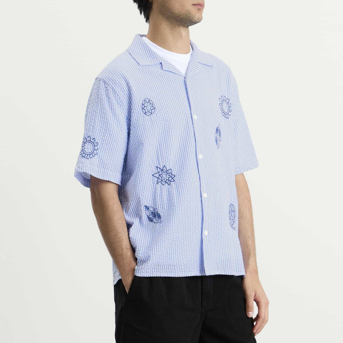 Wax London Men's Didcot Seersucker Doodle Vacation Shirt in Blue/Ecru