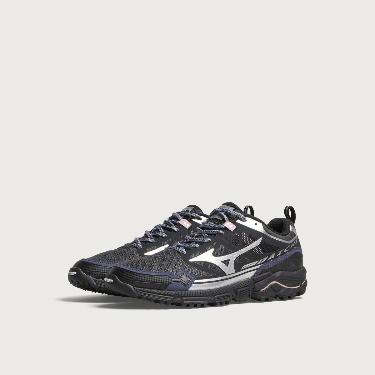 Mizuno Men's Wave Daichi LS Sneaker in Black Sand/Silver/Graystone
