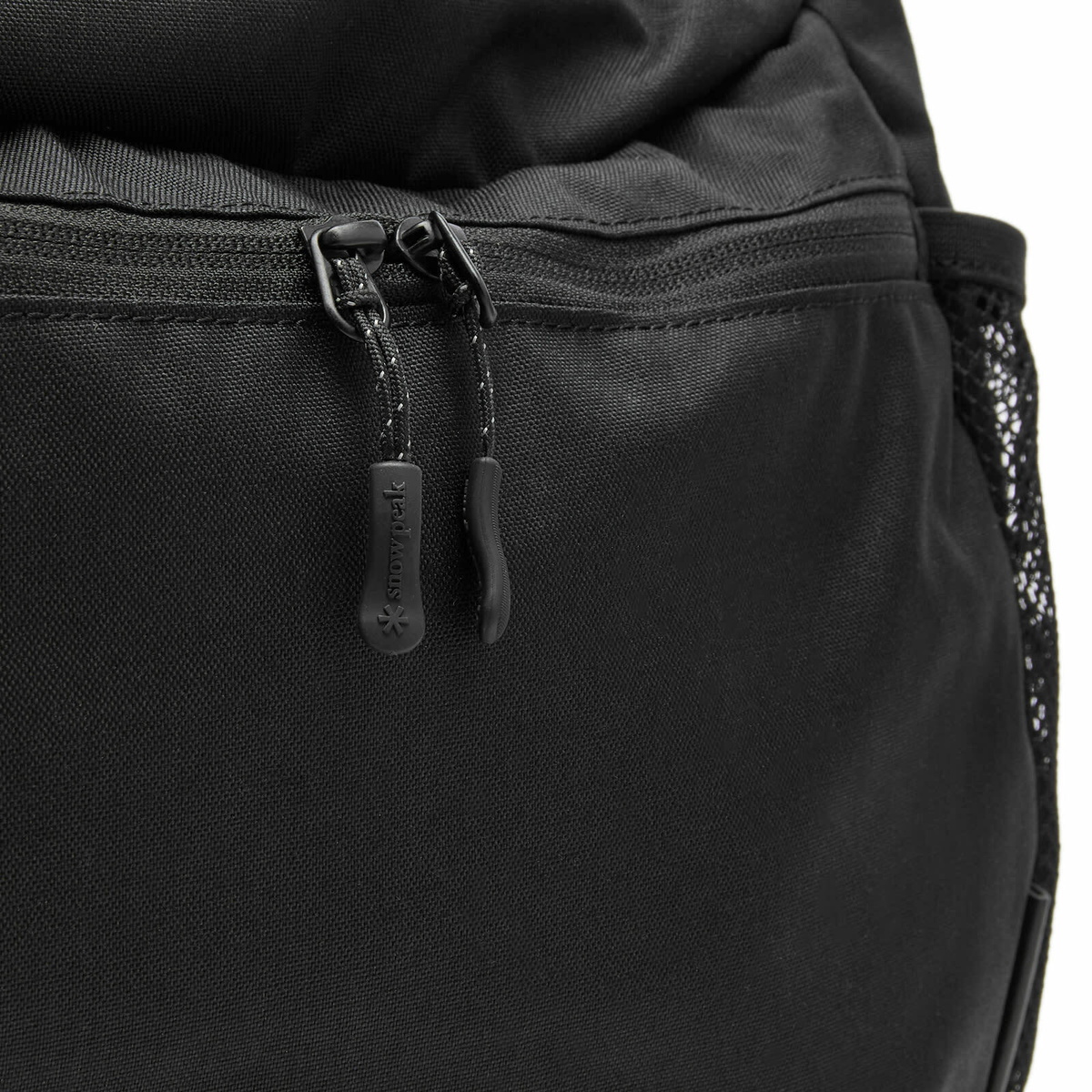 Snow Peak Men's Everyday Use Shoulder Bag in Black 