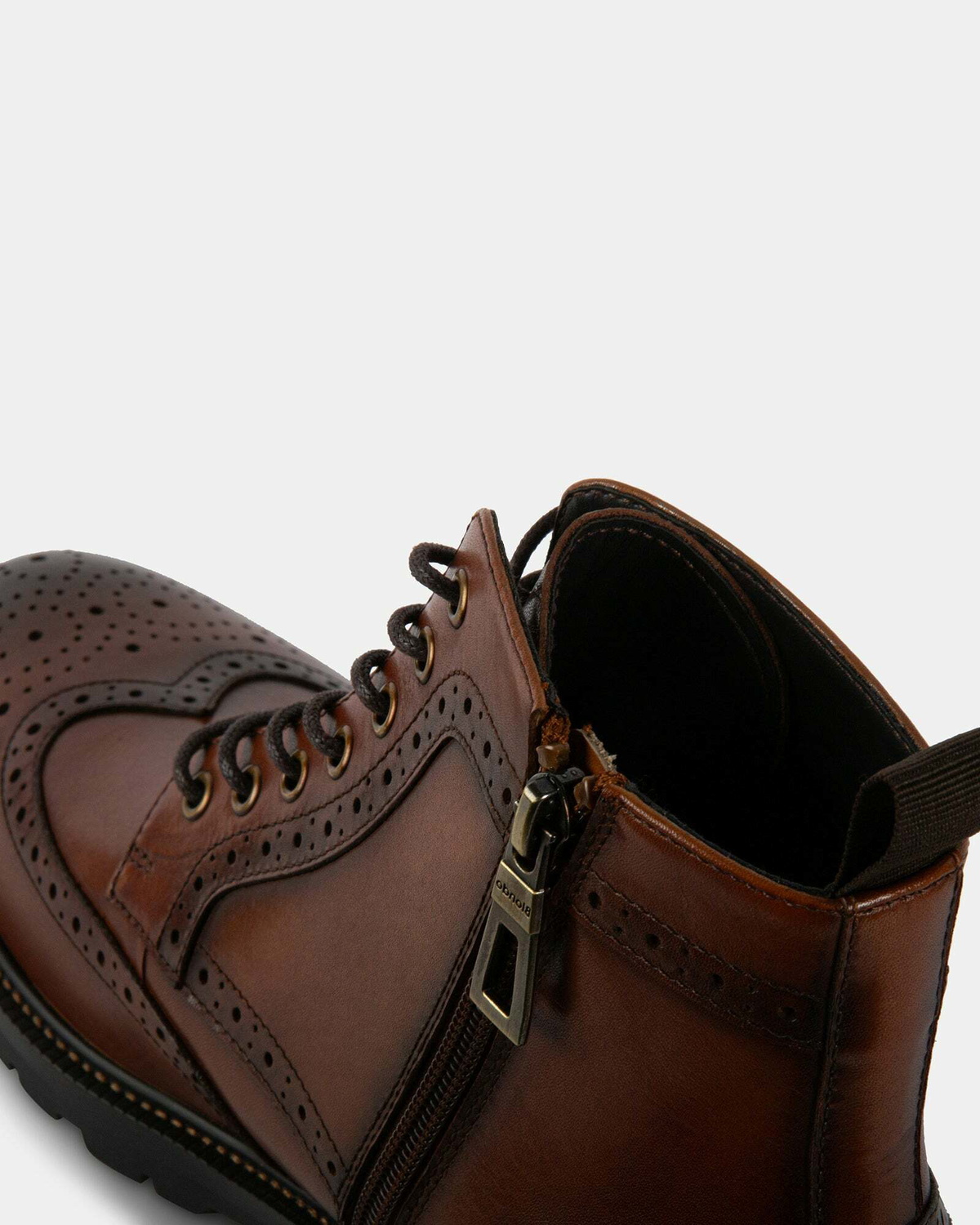 Steve Madden Santos Boots in Tan