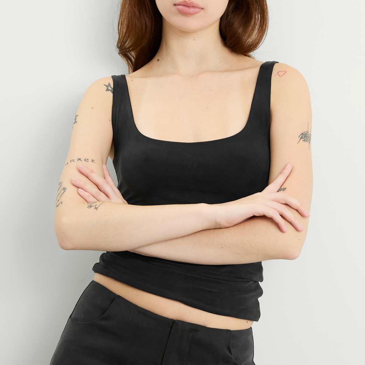 Peachy Den Women's Kylie Vest Top in Graphite