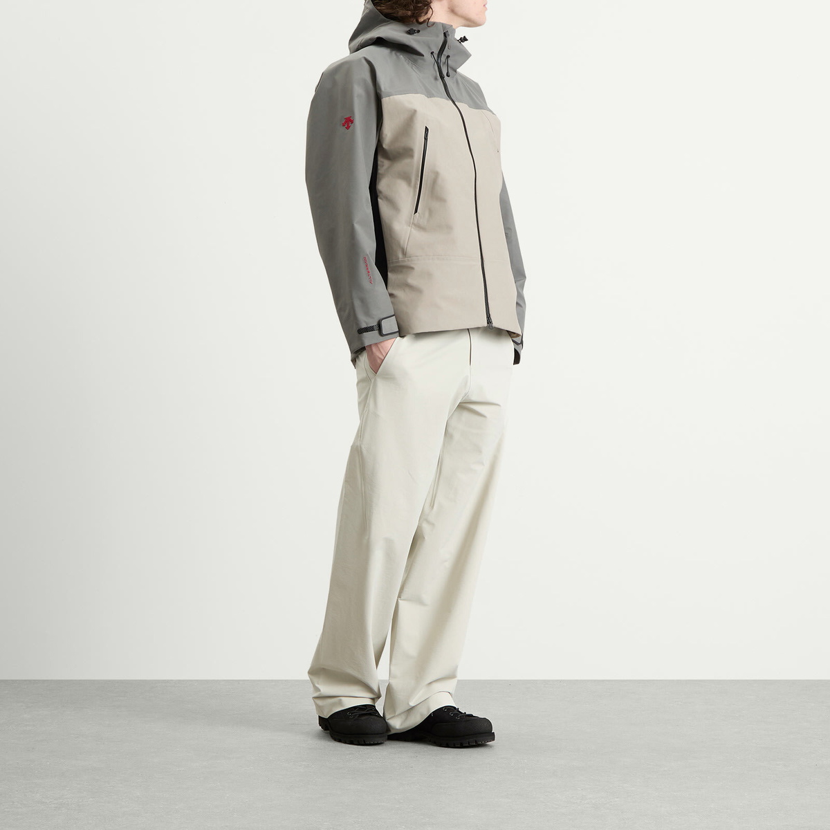 新品DESCENTE DGMQJK06 ジャケット サイズOグレー Descente Men's Allterrain x JJJJound Hardshell Jacket in Charcoal
